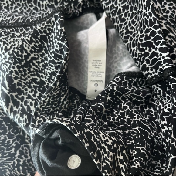 Lululemon Black and White Patterned Leggings - Picture 6 of 7